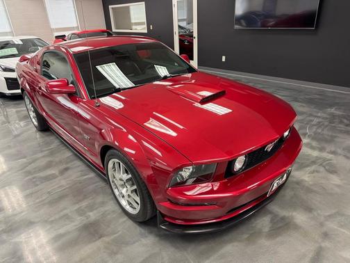 2005 Ford Mustang GT Premium