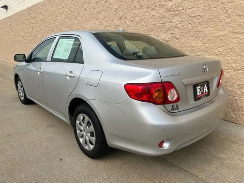 Classic Silver Metallic 2009 Toyota Corolla LE