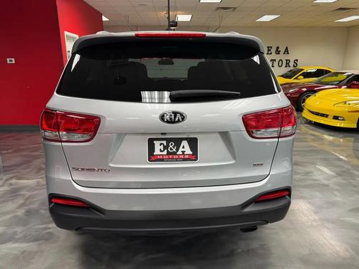 Sparkling Silver 2017 Kia Sorento LX