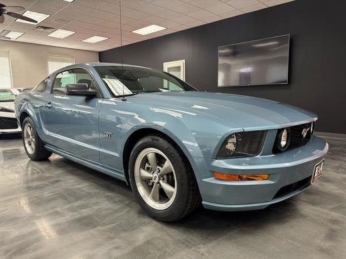 2005 Ford Mustang GT Premium