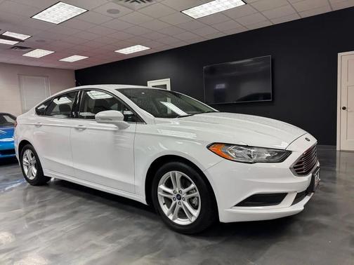 White 2018 Ford Fusion SE