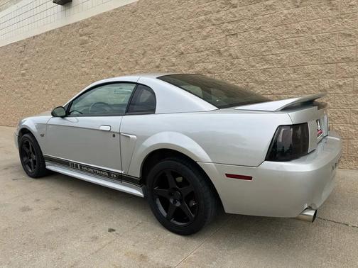 Silver Clearcoat Metallic 2000 Ford Mustang GT