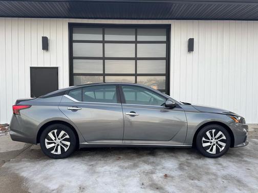 2022 Nissan Altima S FWD