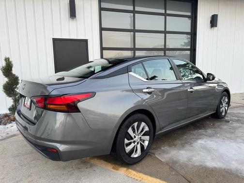 2022 Nissan Altima S FWD
