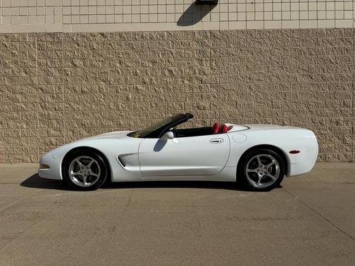 2000 Chevrolet Corvette Base