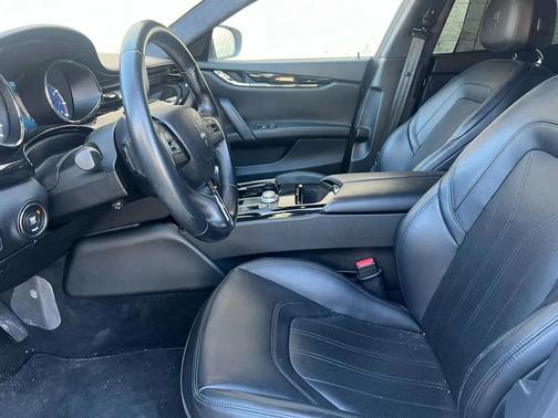 Bianco 2017 Maserati Quattroporte S GranLusso