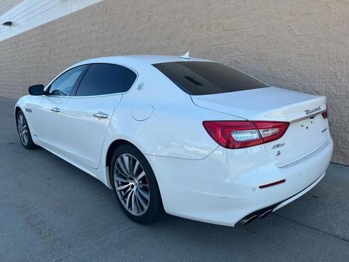 Bianco 2017 Maserati Quattroporte S GranLusso