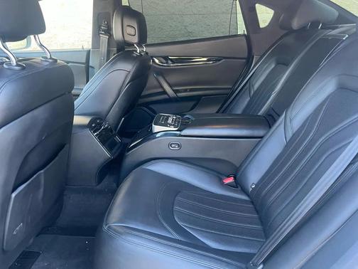 Bianco 2017 Maserati Quattroporte S GranLusso