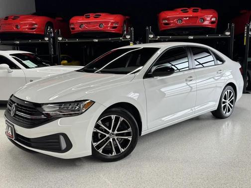 Pure White 2022 Volkswagen Jetta 1.5T Sport