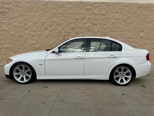 White 2006 BMW 330 330i 4dr Sdn RWD