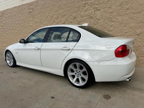 White 2006 BMW 330 330i 4dr Sdn RWD