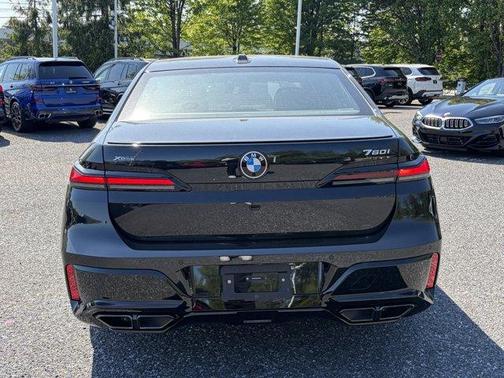 Black Sapphire Metallic 2026 BMW 760 760i xDrive