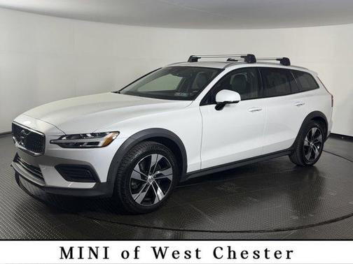 Crystal White 2020 Volvo V60 Cross Country T5