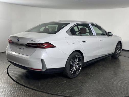 2026 BMW 530 i xDrive