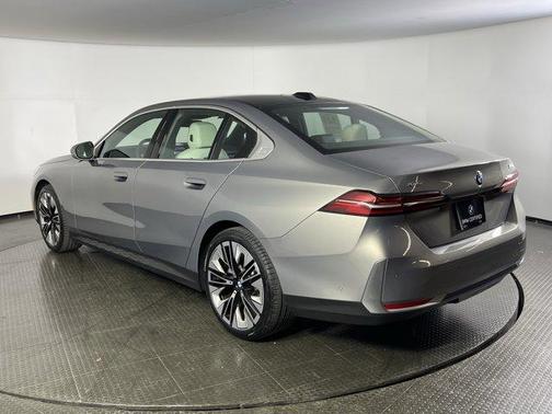 2025 BMW 540 i xDrive