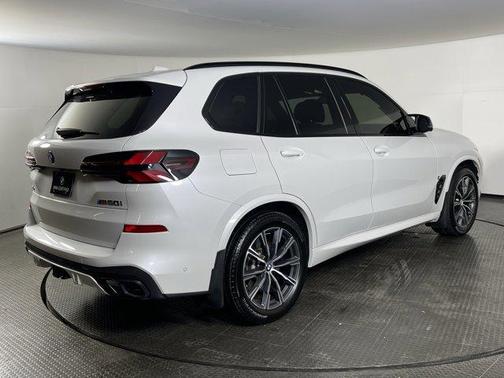 2025 BMW X5 M60i