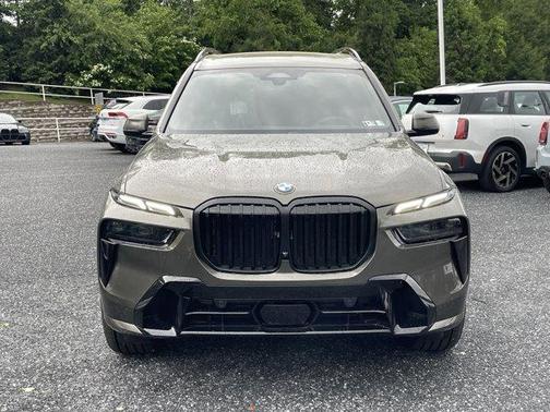 Manhattan Green Metallic 2027 BMW X7 xDrive40i