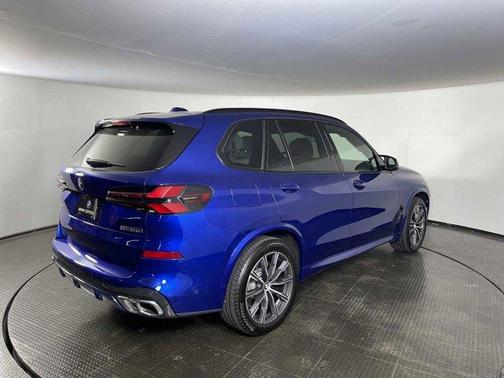 2024 BMW X5 M60i