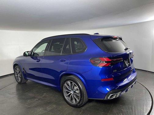 2024 BMW X5 M60i