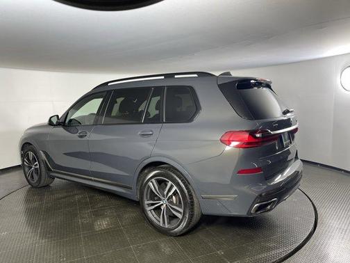 2022 BMW X7 M50i