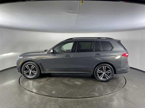 2022 BMW X7 M50i