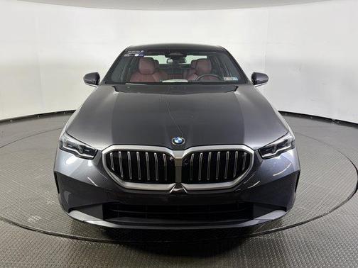 Dark Graphite 2025 BMW 540 i xDrive