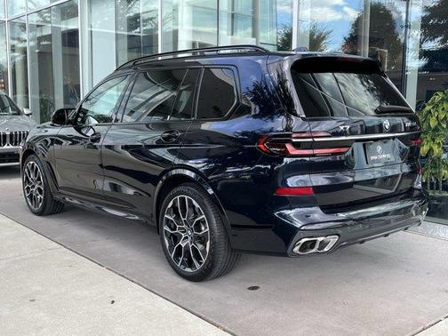 2025 BMW X7 M60i