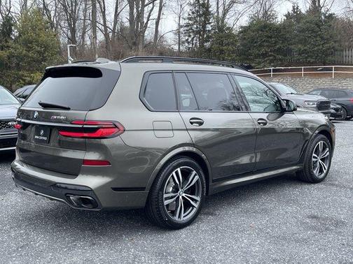 2025 BMW X7 M60i