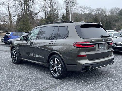 2025 BMW X7 M60i