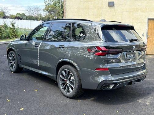 Gray Metallic 2026 BMW X5 xDrive40i