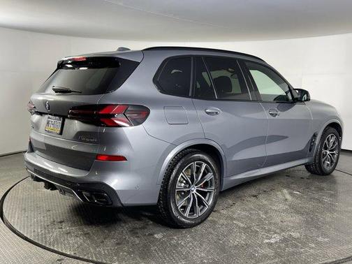 2026 BMW X5 M60i