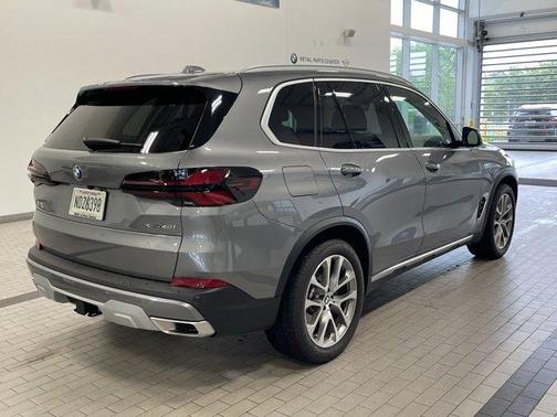 Gray 2026 BMW X5 xDrive40i