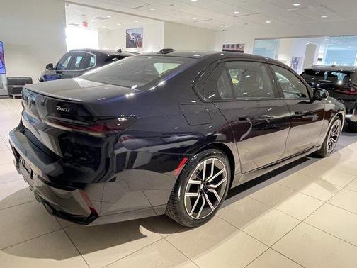 2025 BMW 740 i xDrive