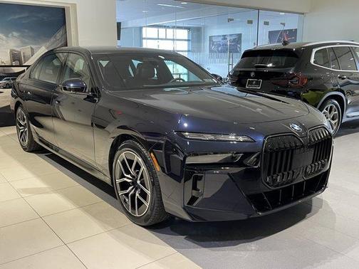 2025 BMW 740 i xDrive