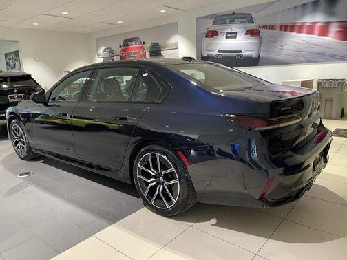 2025 BMW 740 i xDrive