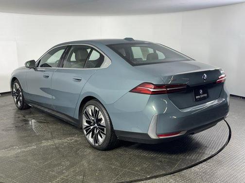 2025 BMW 540 i xDrive