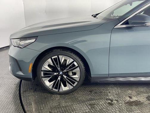 2025 BMW 540 i xDrive