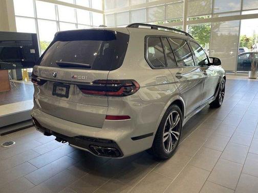 2025 BMW X7 M60i