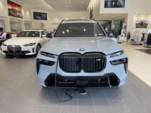 2025 BMW X7 M60i