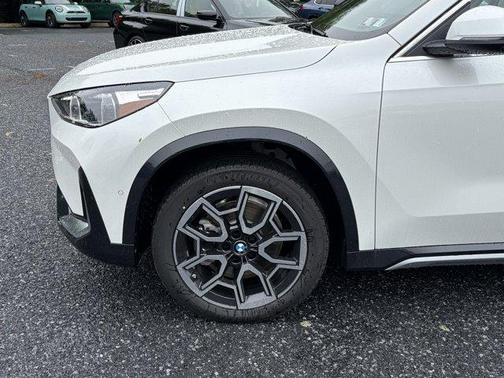 Mineral White Metallic 2026 BMW X1 xDrive28i