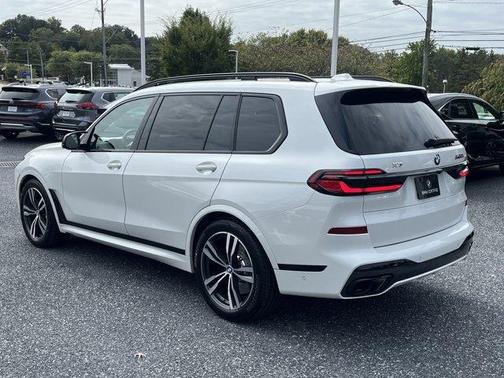 2025 BMW X7 M60i