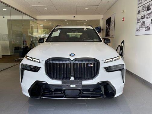 2025 BMW X7 M60i