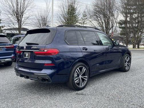2022 BMW X7 M50i