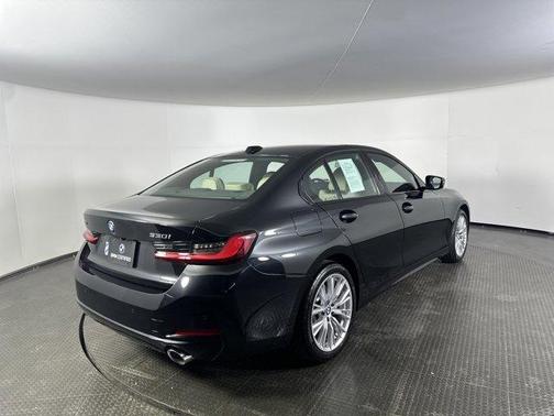 2023 BMW 330 i xDrive