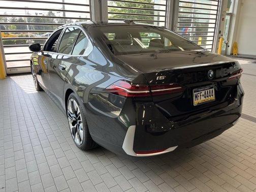 2025 BMW i5 xDrive40