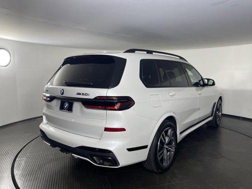 2025 BMW X7 M60i
