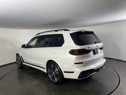 2025 BMW X7 M60i