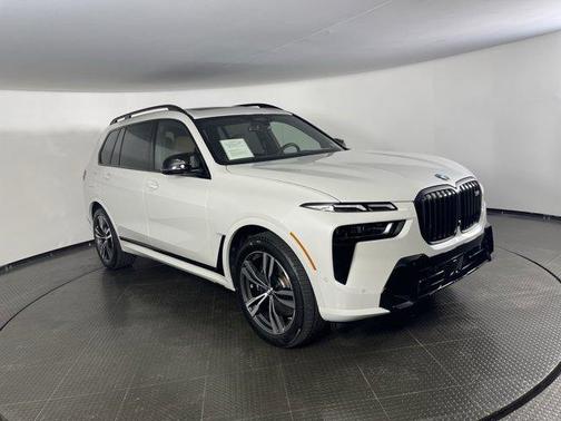 2025 BMW X7 M60i