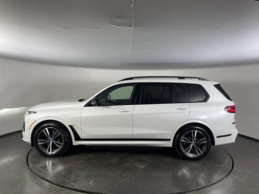2025 BMW X7 M60i