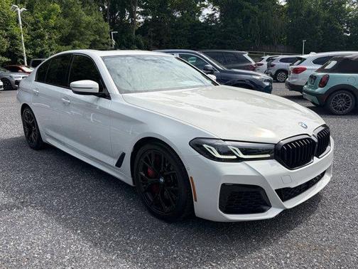 Alpine White 2021 BMW M550 i xDrive